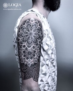 tatuaje-brazo-mandala-Logia-Barcelona-Dasly2 
